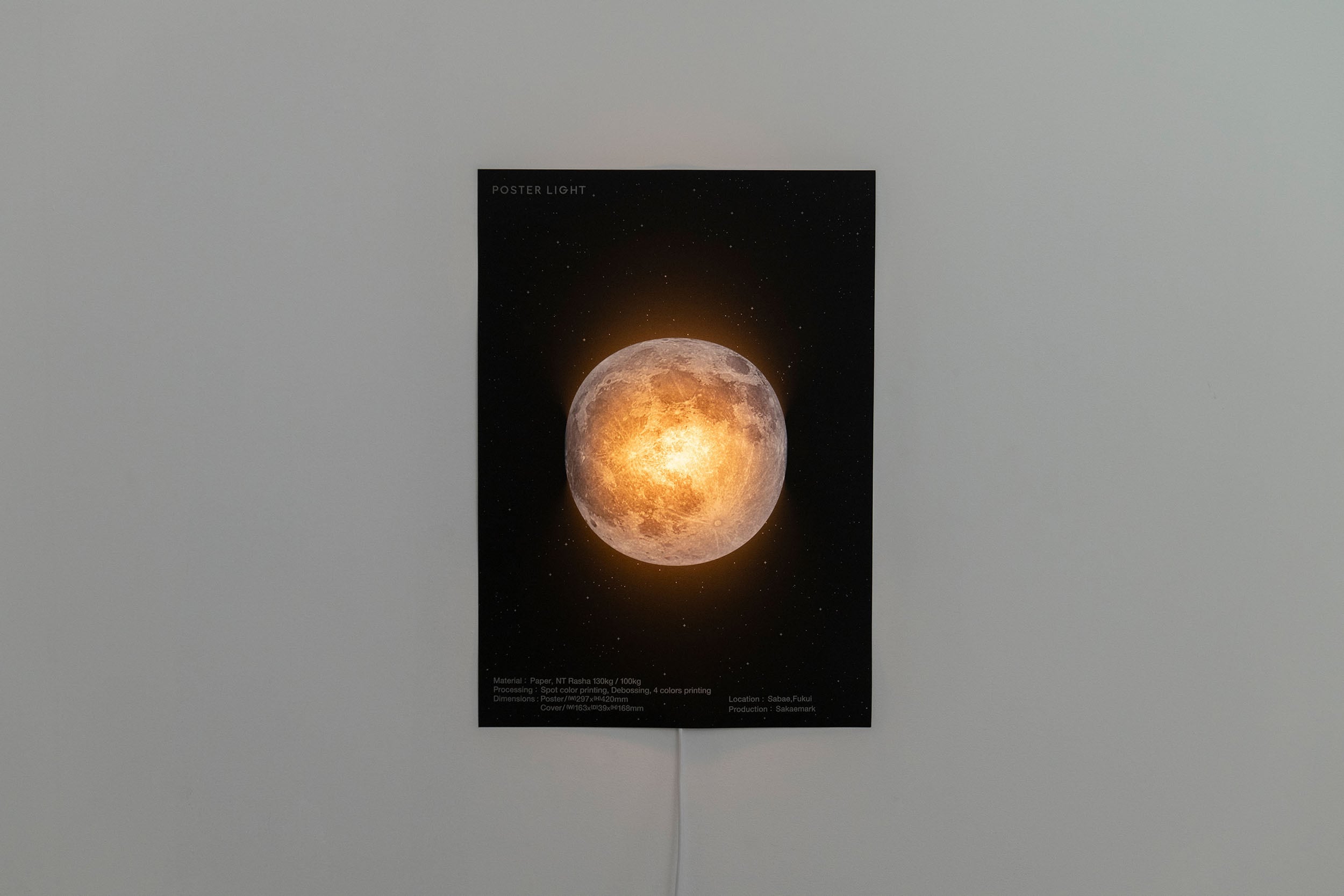 moonlight掛在白牆上的示意照